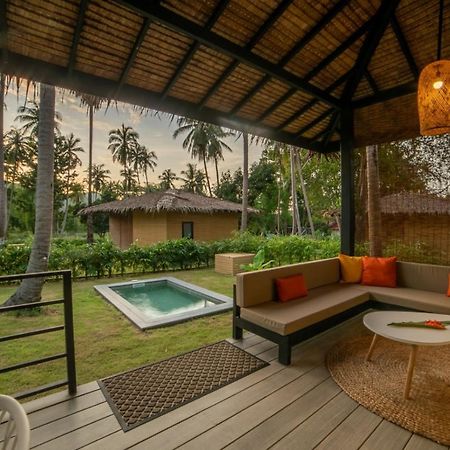 Suan Residence - Exotic And Contemporary Bungalows With Private Pool チャロクルム エクステリア 写真