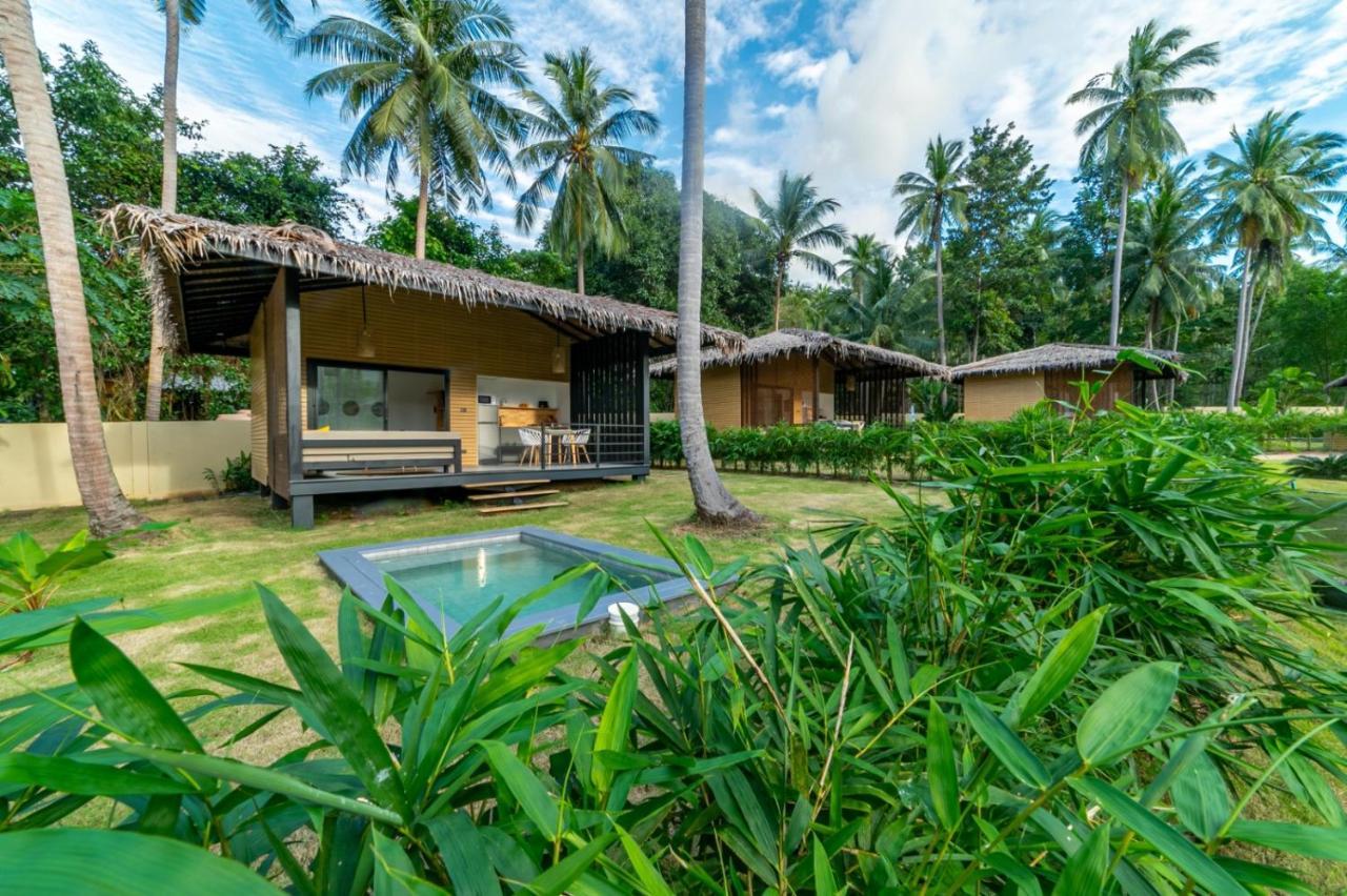 Suan Residence - Exotic And Contemporary Bungalows With Private Pool チャロクルム エクステリア 写真